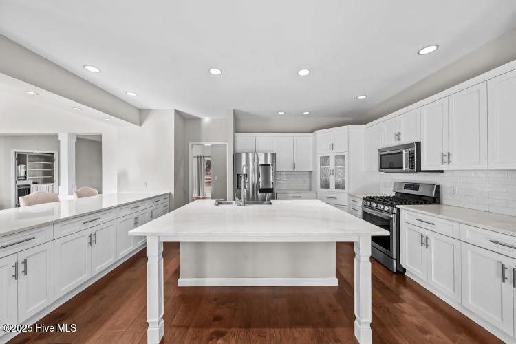 170 Lindenhurst Farm Road Aberdeen, NC 28315 - Photo 9 of 50 170 Lindenhurst kitchen