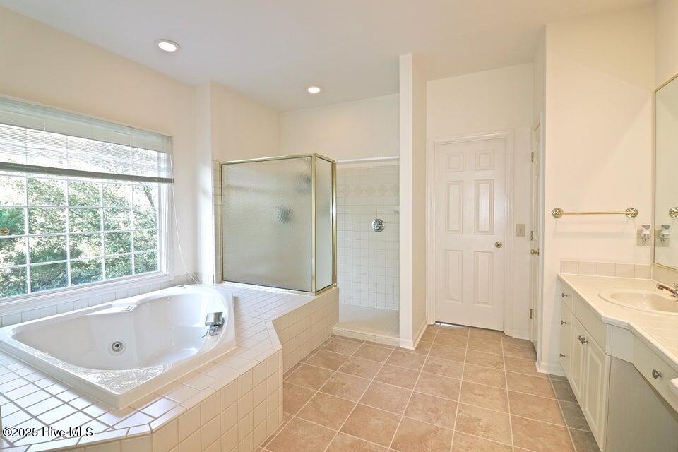 170 Lindenhurst Farm Road Aberdeen, NC 28315 - Photo 17 of 50 170 Lindenhurst Farm master bath