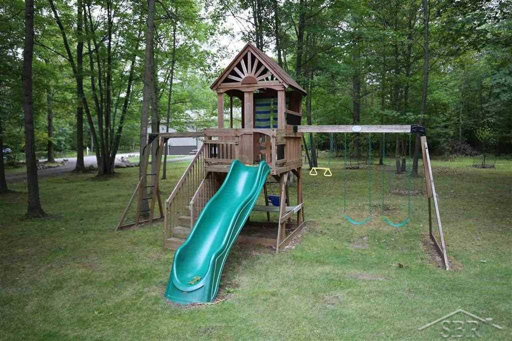 1886 West Stewart Road Midland, MI 48640 - Photo 32 of 43 31394602-31.JPG
