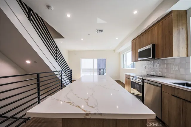 $4,867 | 2129 Aaron Street, Unit 1, Los Angeles, CA 90026