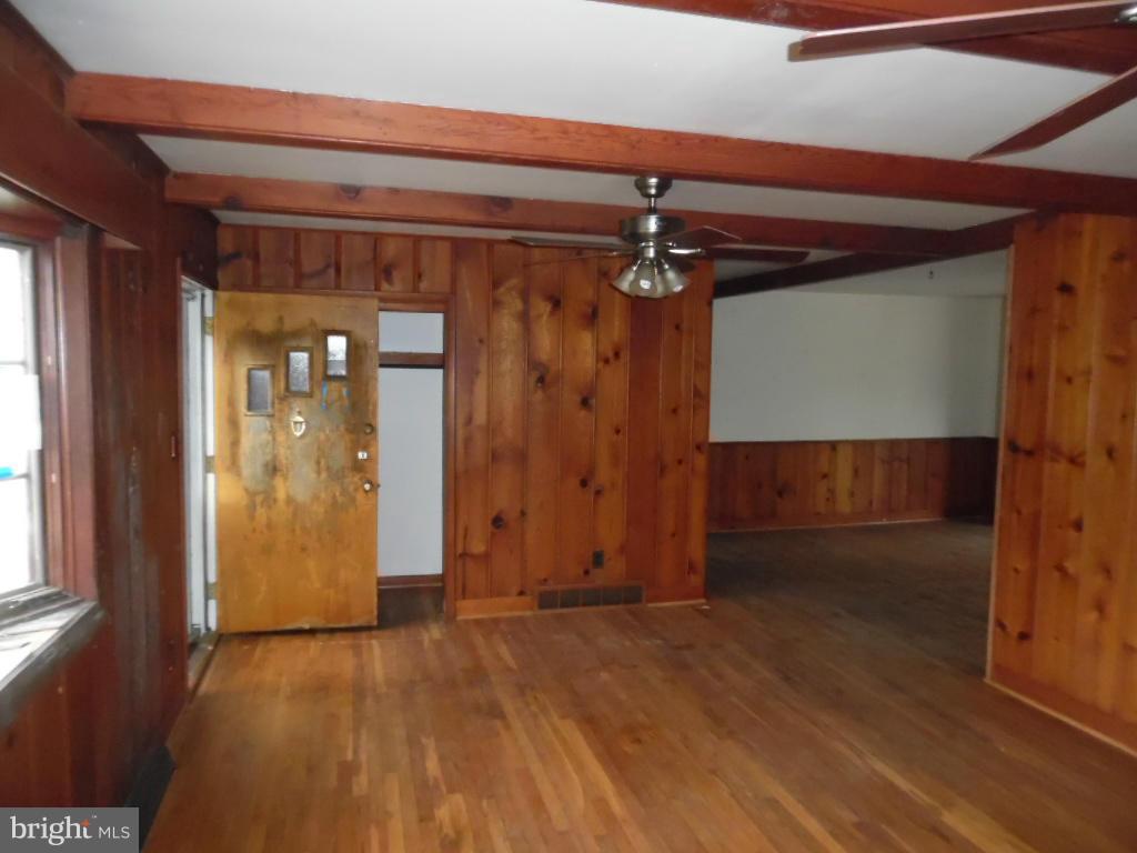 150 Frenchtown Road Elkton, MD 21921 - Photo 3 of 10 Living Room
