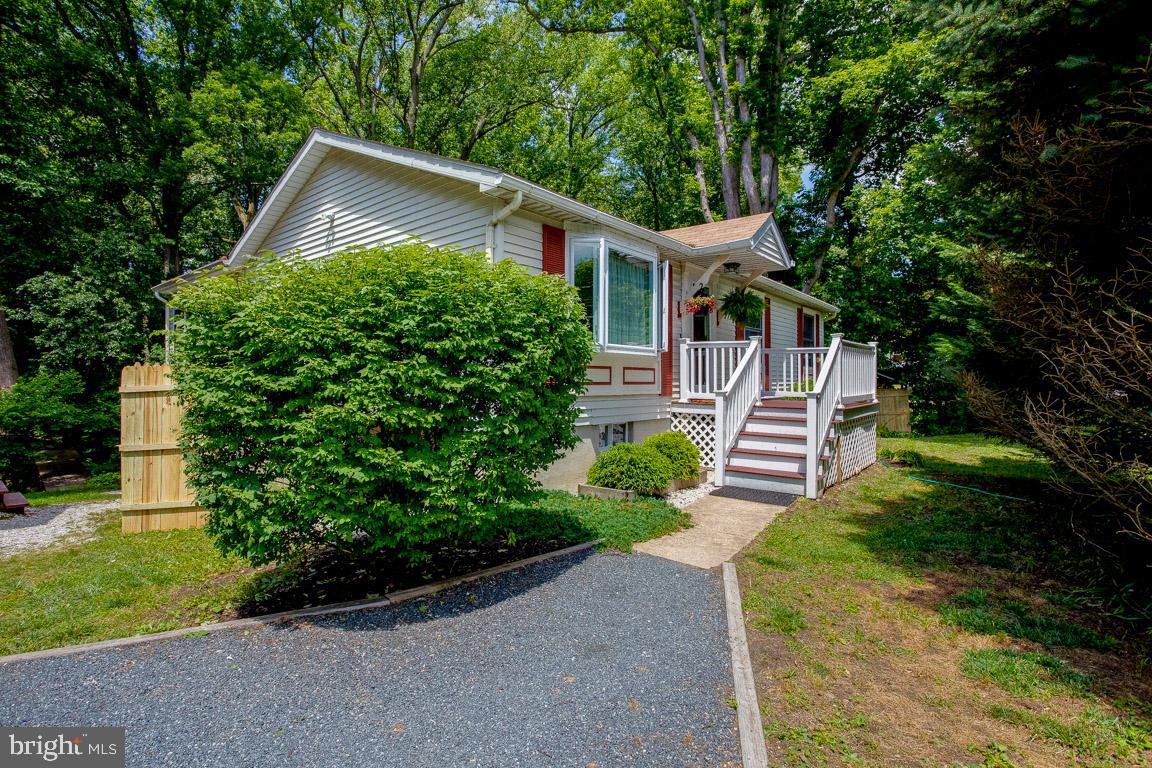 262 Peninsula Farm Road Arnold, MD 21012 - Photo 2 of 47 Approaching the front door
