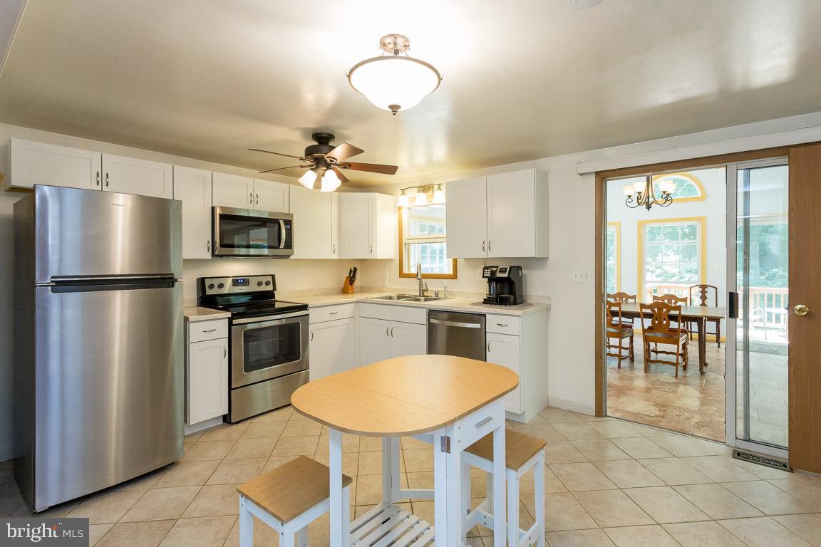 262 Peninsula Farm Road Arnold, MD 21012 - Photo 11 of 47 Kitchen