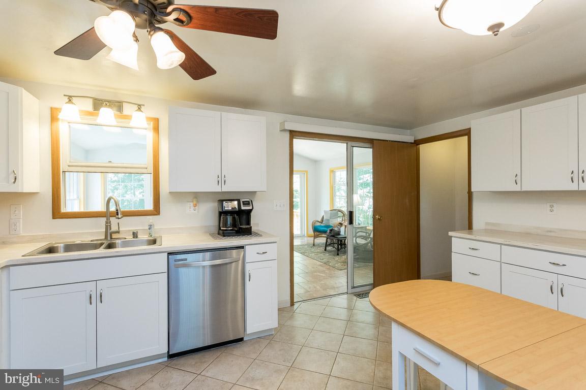 262 Peninsula Farm Road Arnold, MD 21012 - Photo 12 of 47 Kitchen