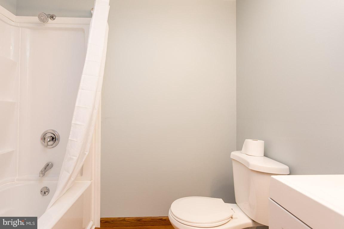 262 Peninsula Farm Road Arnold, MD 21012 - Photo 20 of 47 Hall bath