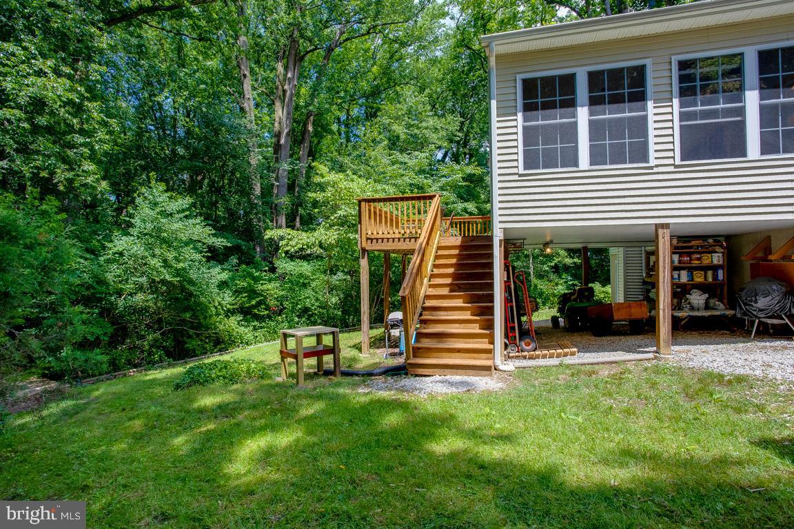 262 Peninsula Farm Road Arnold, MD 21012 - Photo 34 of 47 Rear deck