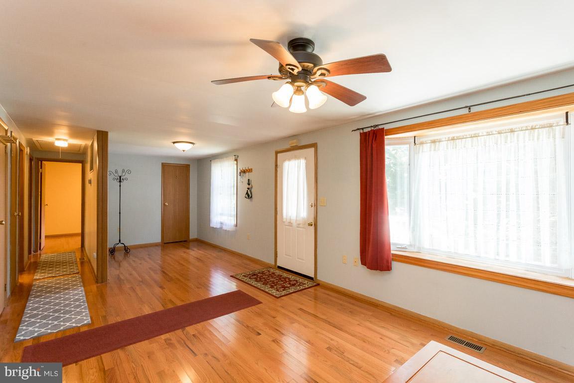 262 Peninsula Farm Road Arnold, MD 21012 - Photo 6 of 47 Living room