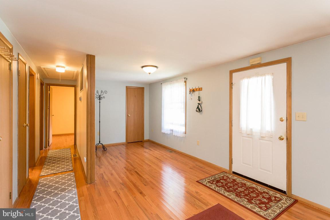262 Peninsula Farm Road Arnold, MD 21012 - Photo 7 of 47 Living room and hallway