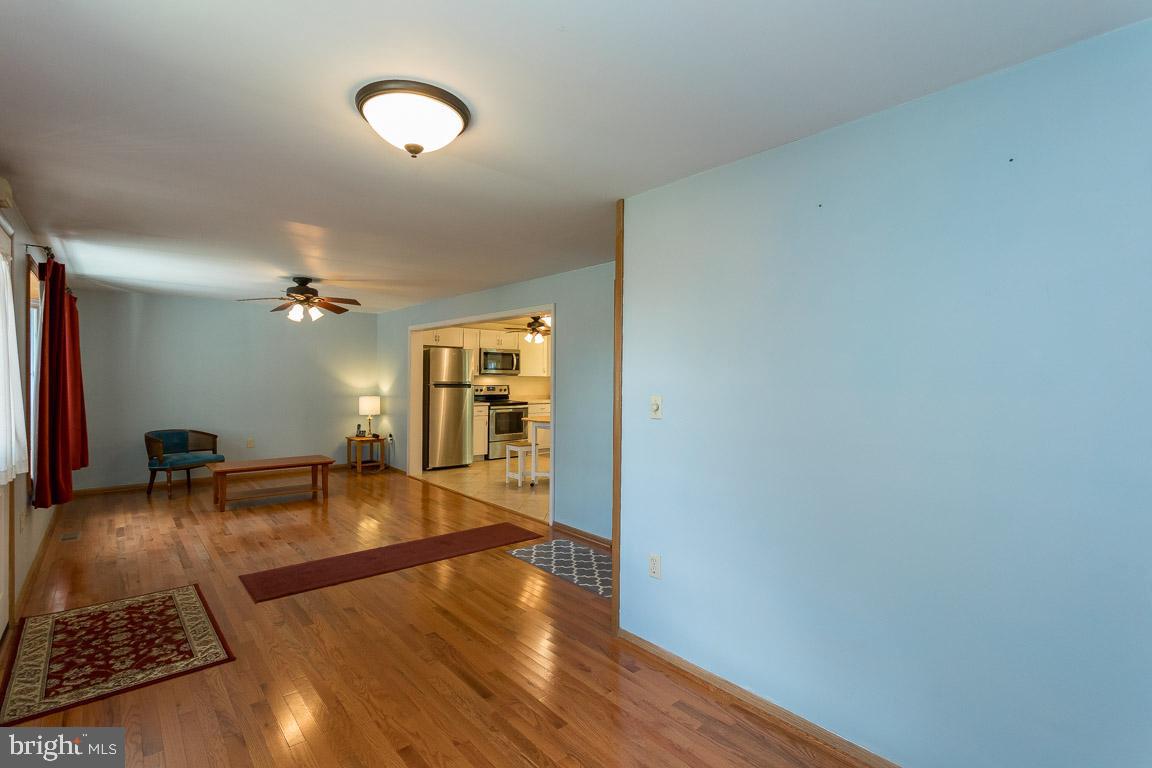262 Peninsula Farm Road Arnold, MD 21012 - Photo 9 of 47 Living room