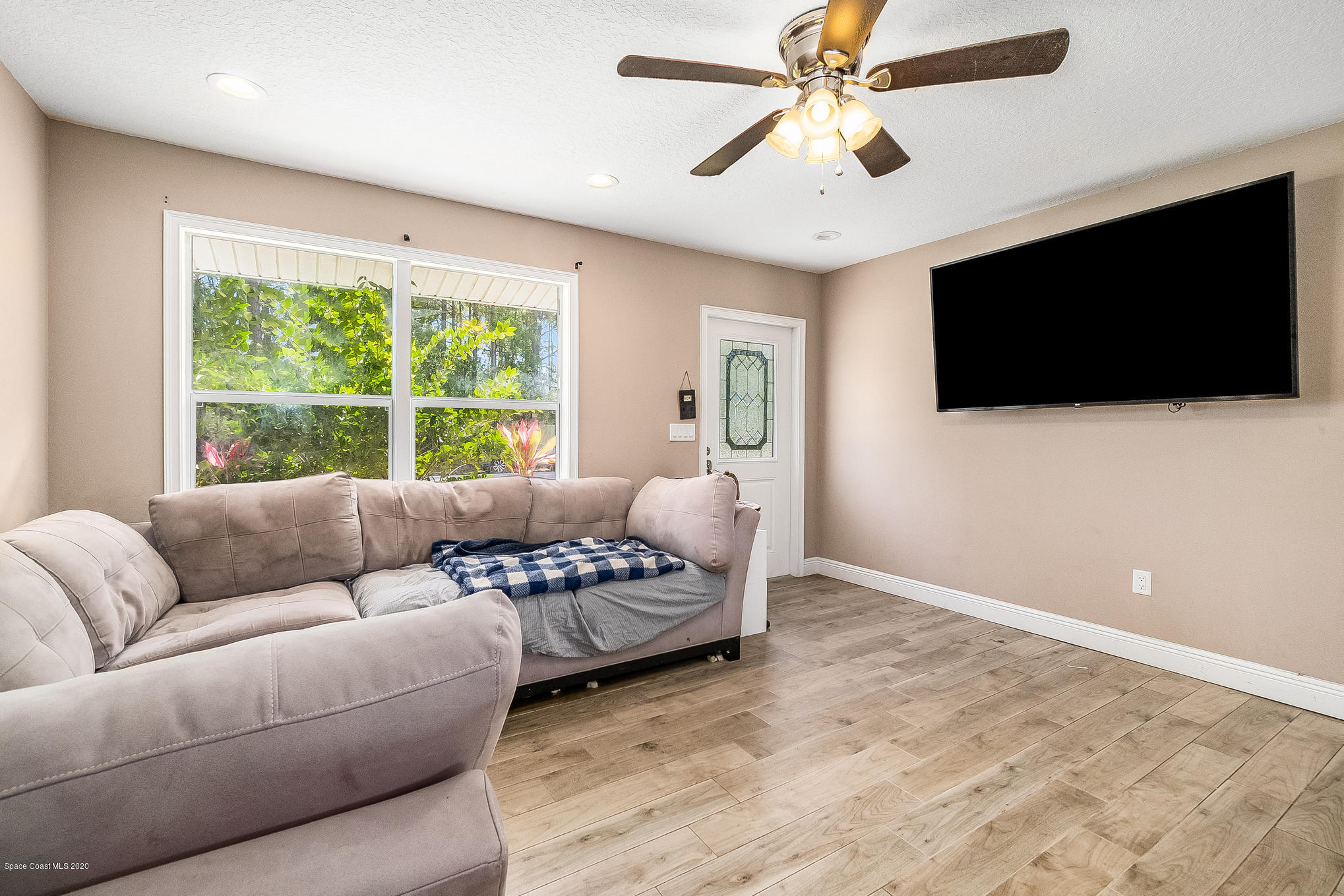 866 Cochran Road Southeast Palm Bay, FL 32909 - Photo 3 of 10 Living Room