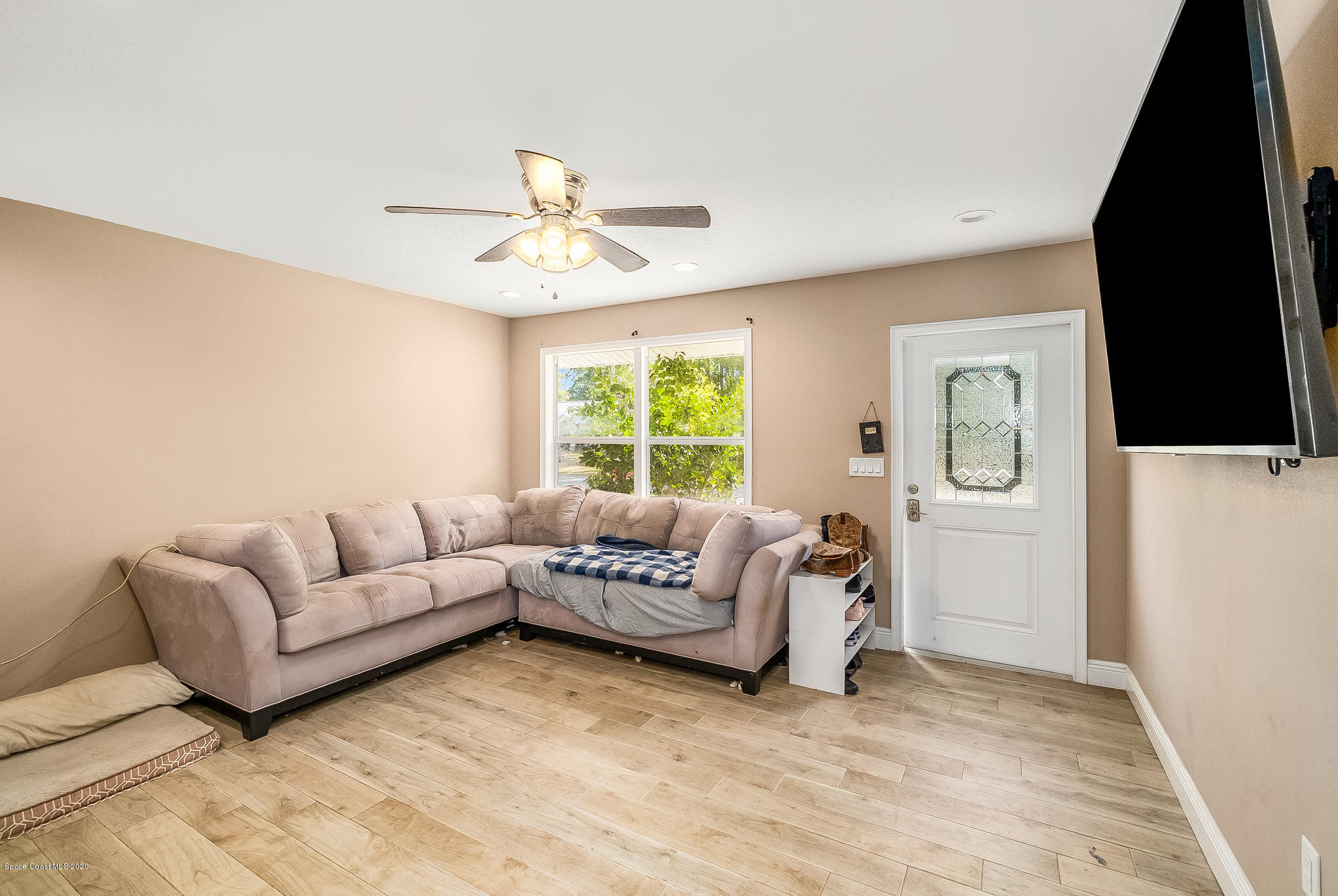 866 Cochran Road Southeast Palm Bay, FL 32909 - Photo 4 of 10 Living Room