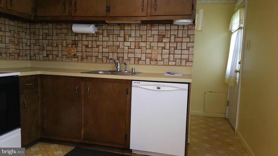 2411 Maple Road Baltimore, MD 21219 - Photo 11 of 14 Dishwasher/Disposal