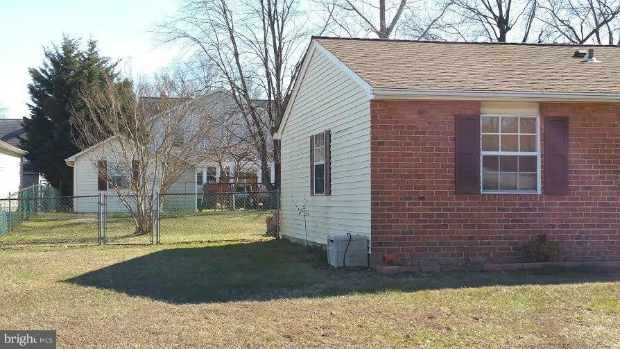 2411 Maple Road Baltimore, MD 21219 - Photo 5 of 14 Access to Back Yard