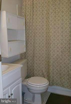 2411 Maple Road Baltimore, MD 21219 - Photo 10 of 14 Bath