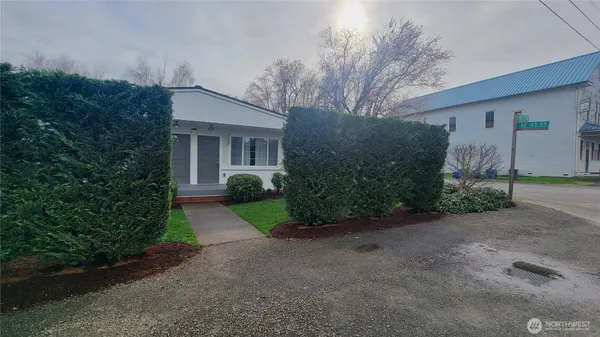 $2,050 | 4228 337th Place Southeast, Fall City, WA 98024