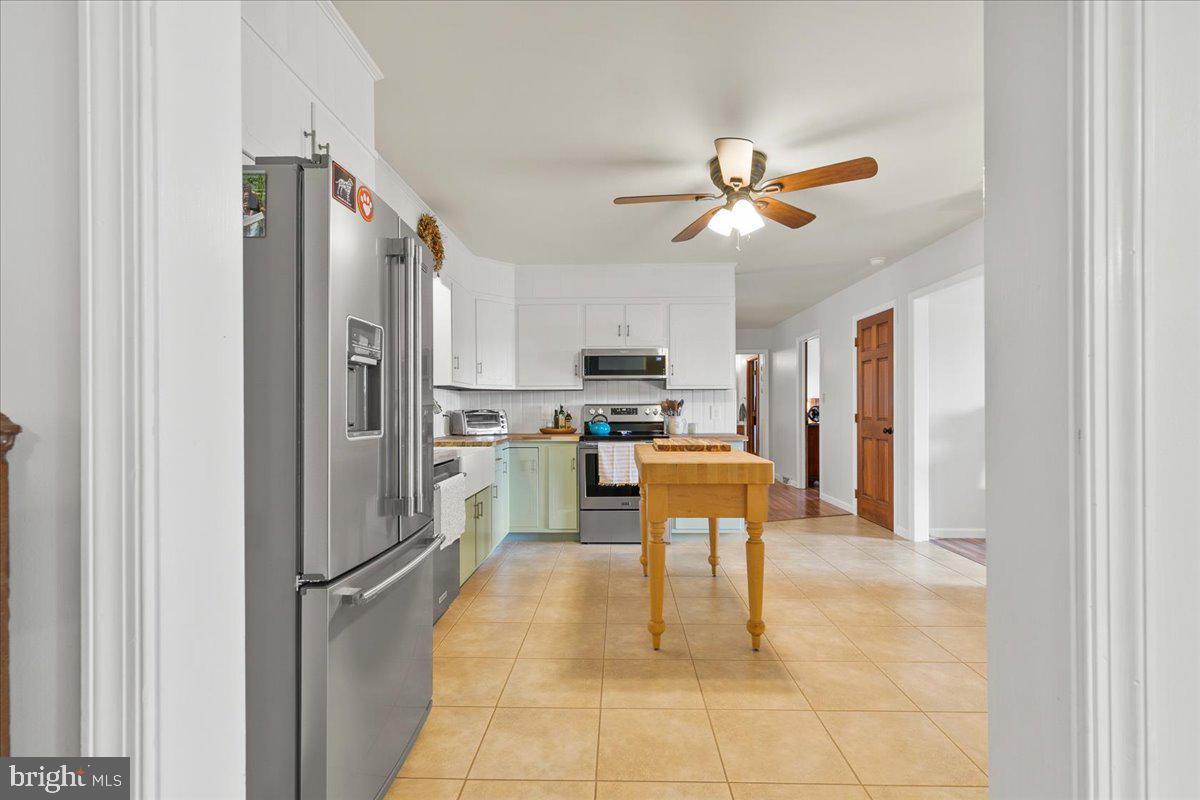 44 Green Acre Road Lititz, PA 17543 - Photo 13 of 66 a kitchen with stainless steel appliances a refrigerator a stove top oven a dining table and chairs