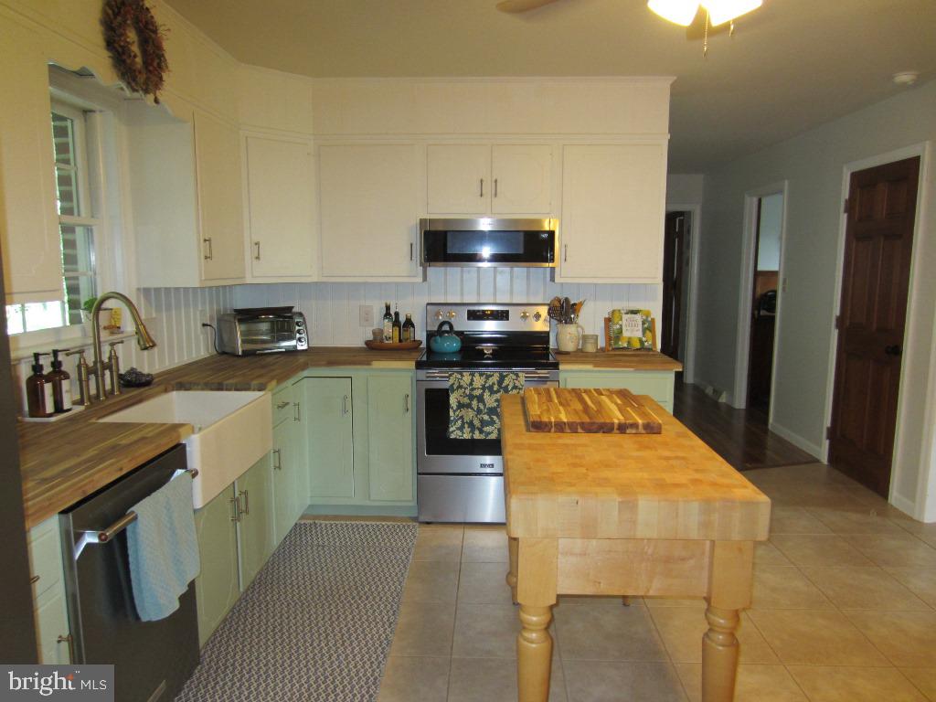 44 Green Acre Road Lititz, PA 17543 - Photo 15 of 66 a kitchen with stainless steel appliances granite countertop a stove a sink and a refrigerator