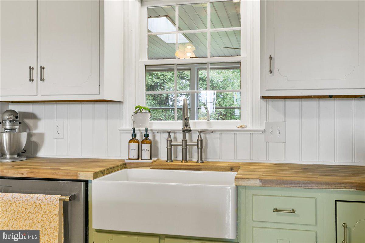 44 Green Acre Road Lititz, PA 17543 - Photo 21 of 66 a kitchen with a sink and a window