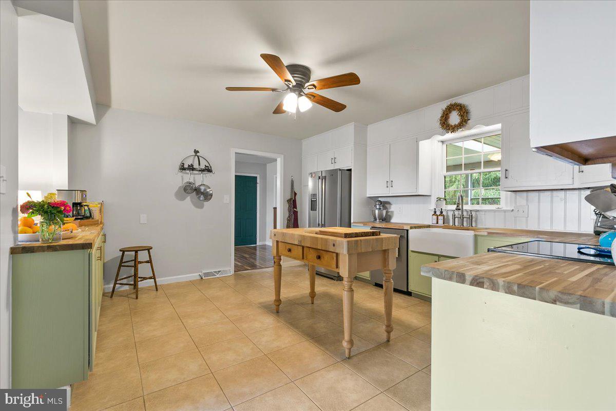 44 Green Acre Road Lititz, PA 17543 - Photo 23 of 66 Kitchen has ceramic tile flooring and ceiling fan.