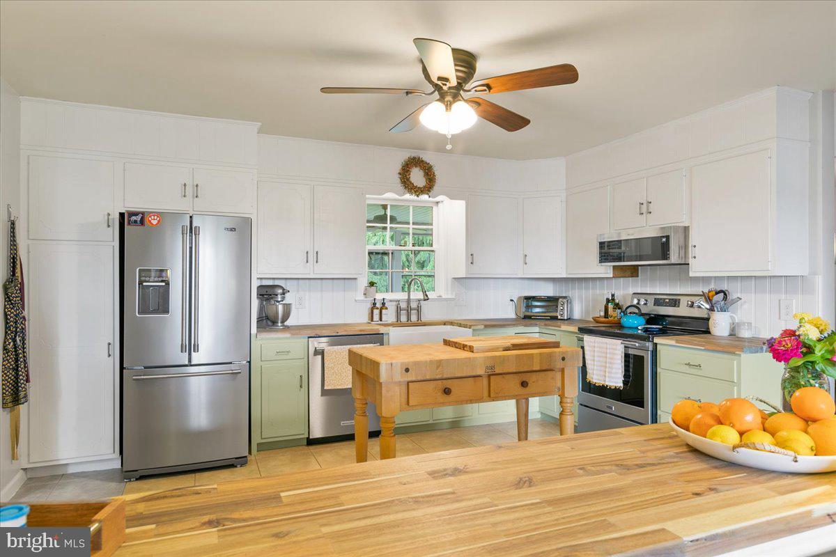 44 Green Acre Road Lititz, PA 17543 - Photo 24 of 66 a kitchen with a refrigerator and microwave