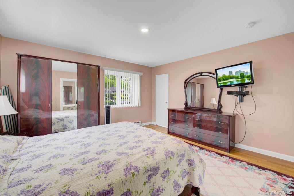 1662 Sherbourne Road Valley Stream, NY 11580 - Photo 16 of 27