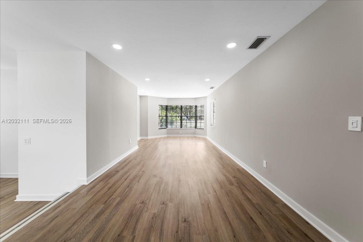 7705 Southwest 66th Street Miami, FL 33143 - Photo 17 of 60 Master