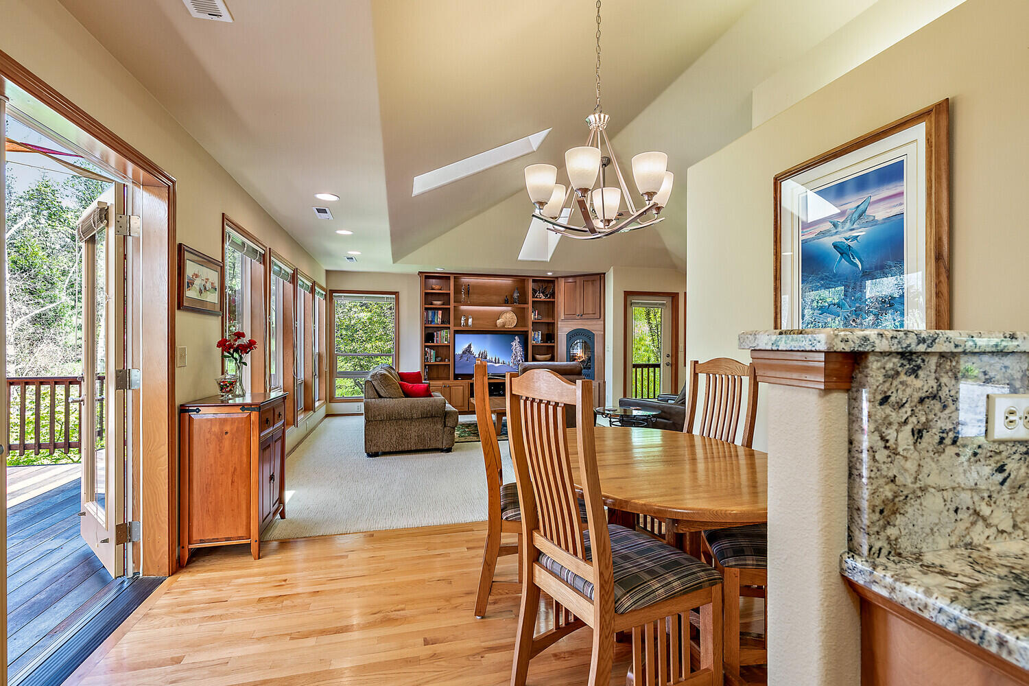 804 Roca Street Ashland, OR 97520 - Photo 12 of 43 Central Dining Area