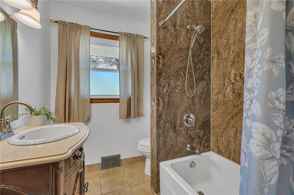 383 Ridgemont Drive Midland, PA 15059 - Photo 32 of 44 a bathroom with a tub sink and mirror