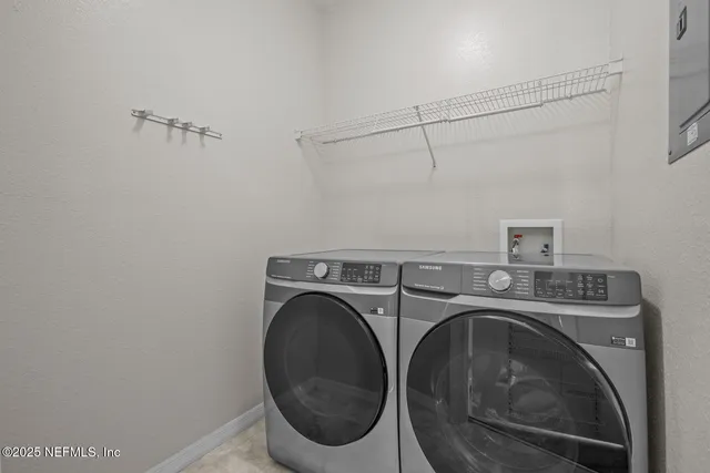 a view of road with house in background