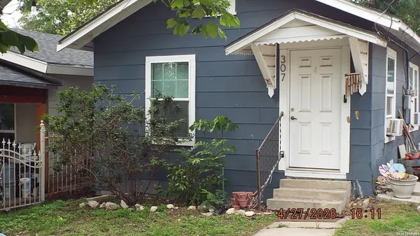 $1,000 | 307 Victor Street, San Antonio, TX 78209