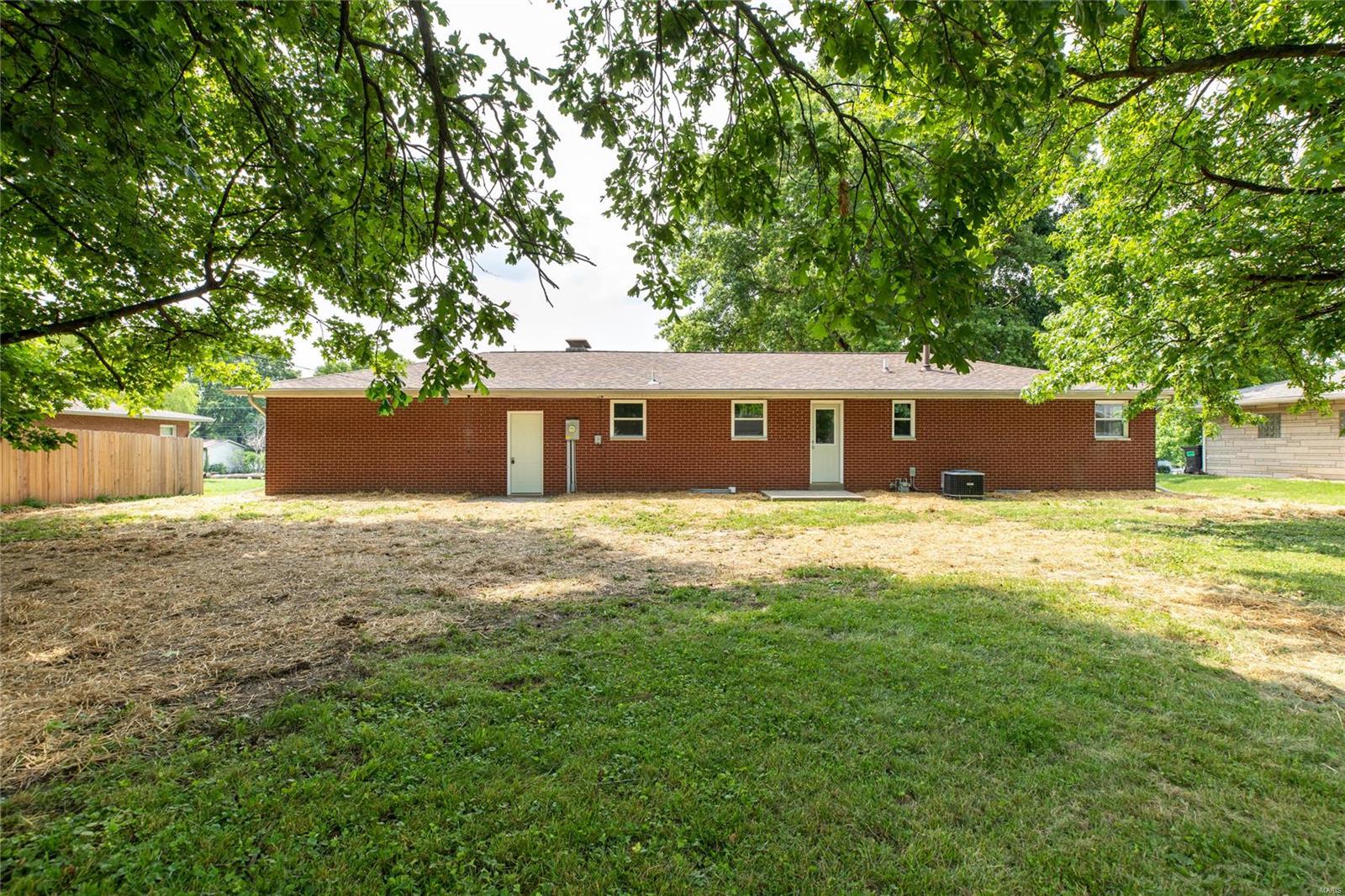 6024 Old Alton Road Granite City, IL 62040 - Photo 3 of 36 Gallery Image 3