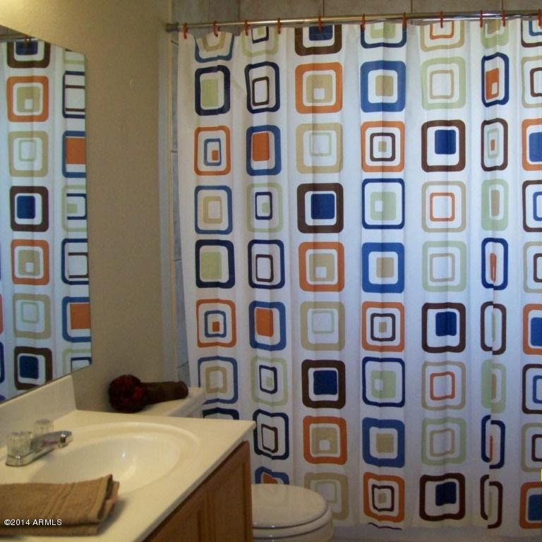 1750 West Bethany Home Road Phoenix, AZ 85015 - Photo 11 of 20 Bathroom