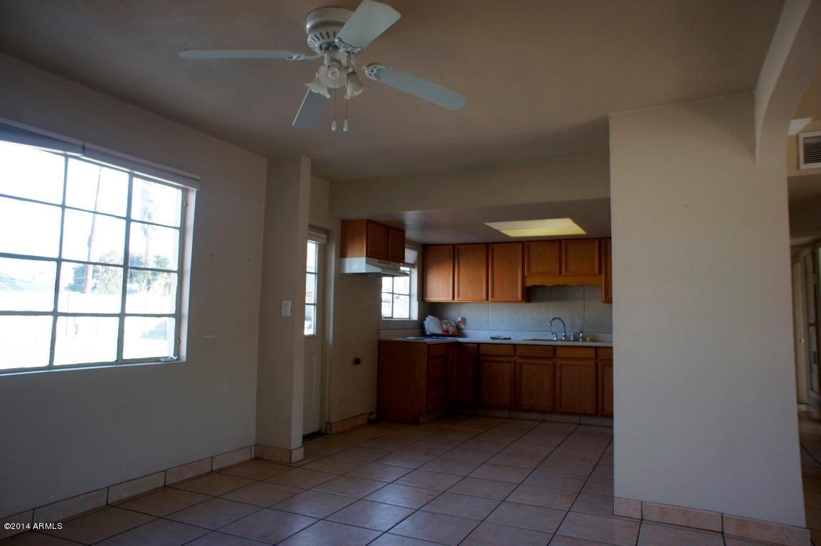 1750 West Bethany Home Road Phoenix, AZ 85015 - Photo 4 of 20 Breakfast area to Kitchen