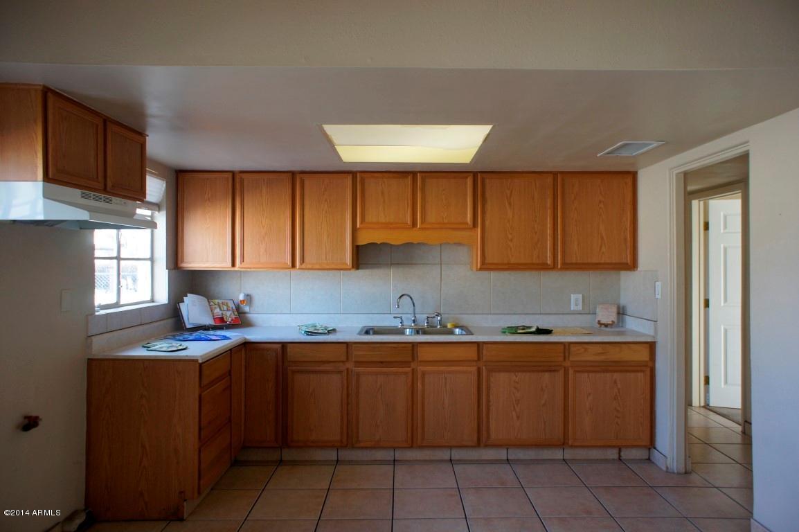 1750 West Bethany Home Road Phoenix, AZ 85015 - Photo 5 of 20 Kitchen