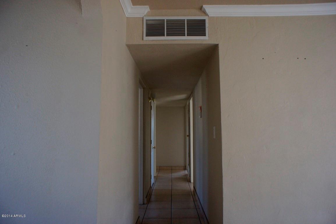 1750 West Bethany Home Road Phoenix, AZ 85015 - Photo 8 of 20 Hallway