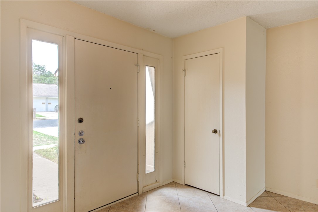 12012 Swallow Drive Austin, TX 78750 - Photo 7 of 33 a view of an empty room with a window