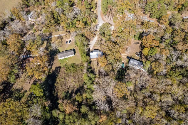 a view of a back yard
