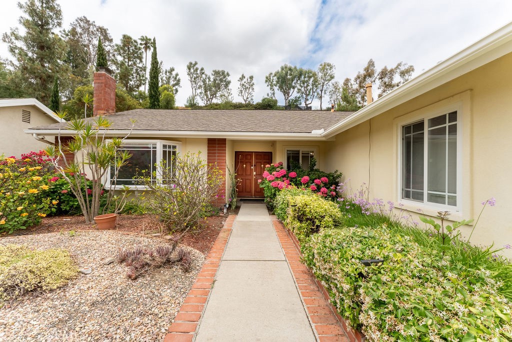 25352 Hugo Road Laguna Niguel, CA 92677 - Photo 2 of 31 Large front yard walkway