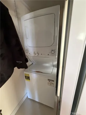 $1,975 | 24001 Bessemer Street, Woodland Hills, CA 91367