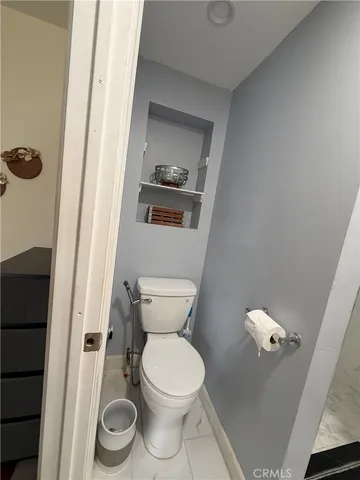 $1,975 | 24001 Bessemer Street, Woodland Hills, CA 91367