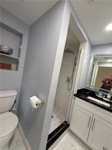 $1,975 | 24001 Bessemer Street, Woodland Hills, CA 91367