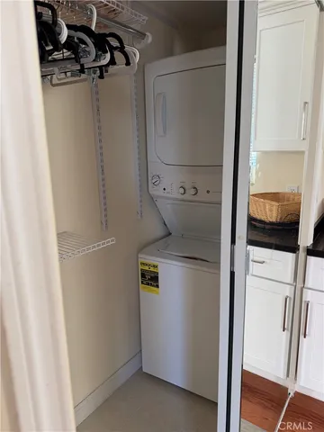 $1,975 | 24001 Bessemer Street, Woodland Hills, CA 91367