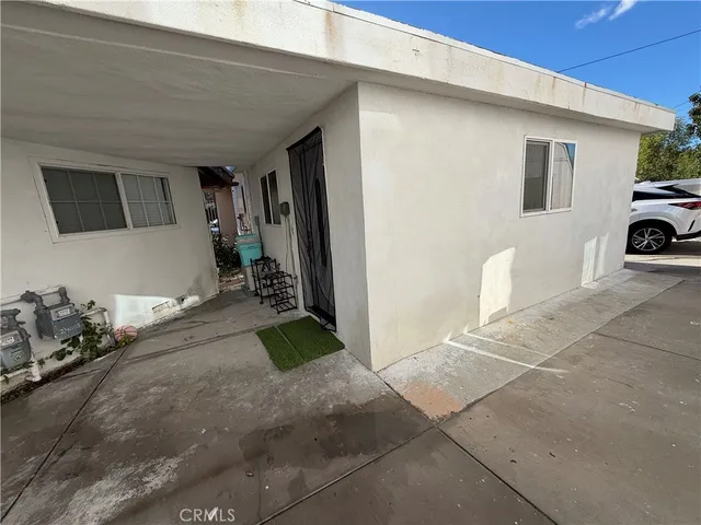 $1,975 | 24001 Bessemer Street, Woodland Hills, CA 91367