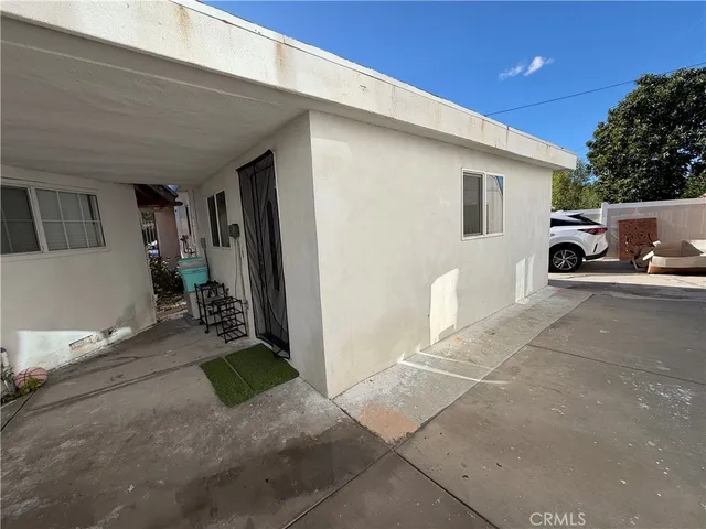 $1,975 | 24001 Bessemer Street, Woodland Hills, CA 91367