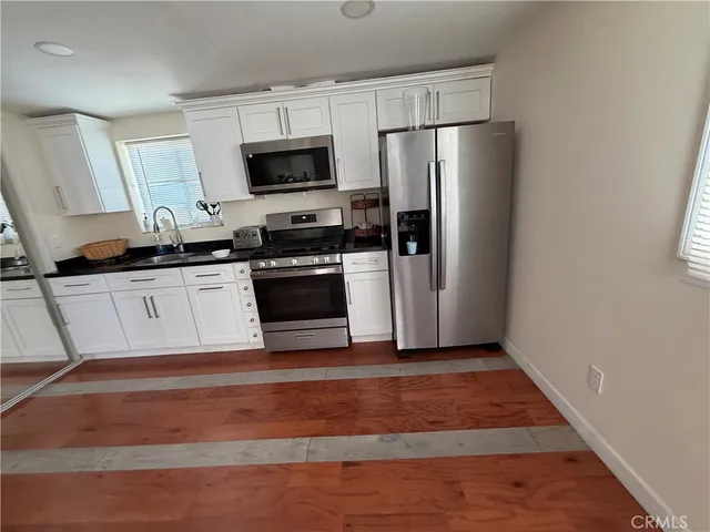 $1,975 | 24001 Bessemer Street, Woodland Hills, CA 91367