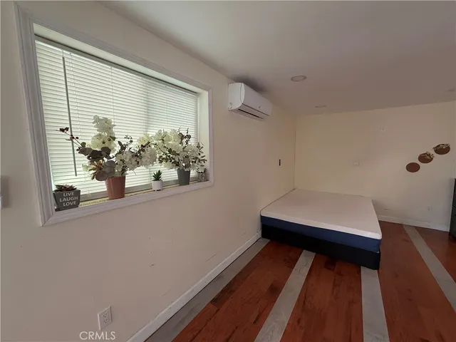 $1,975 | 24001 Bessemer Street, Woodland Hills, CA 91367