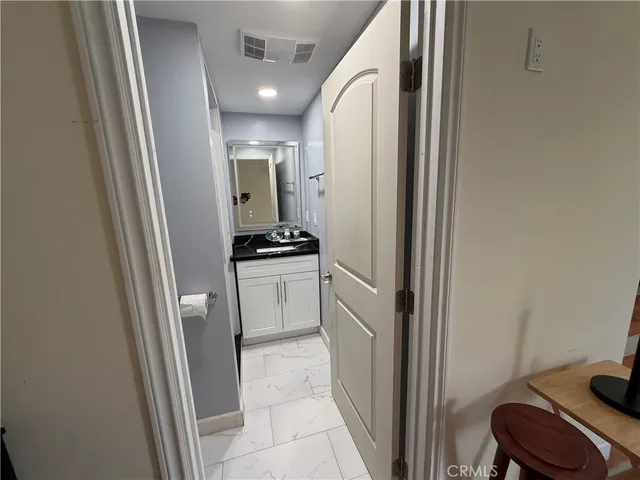 $1,975 | 24001 Bessemer Street, Woodland Hills, CA 91367