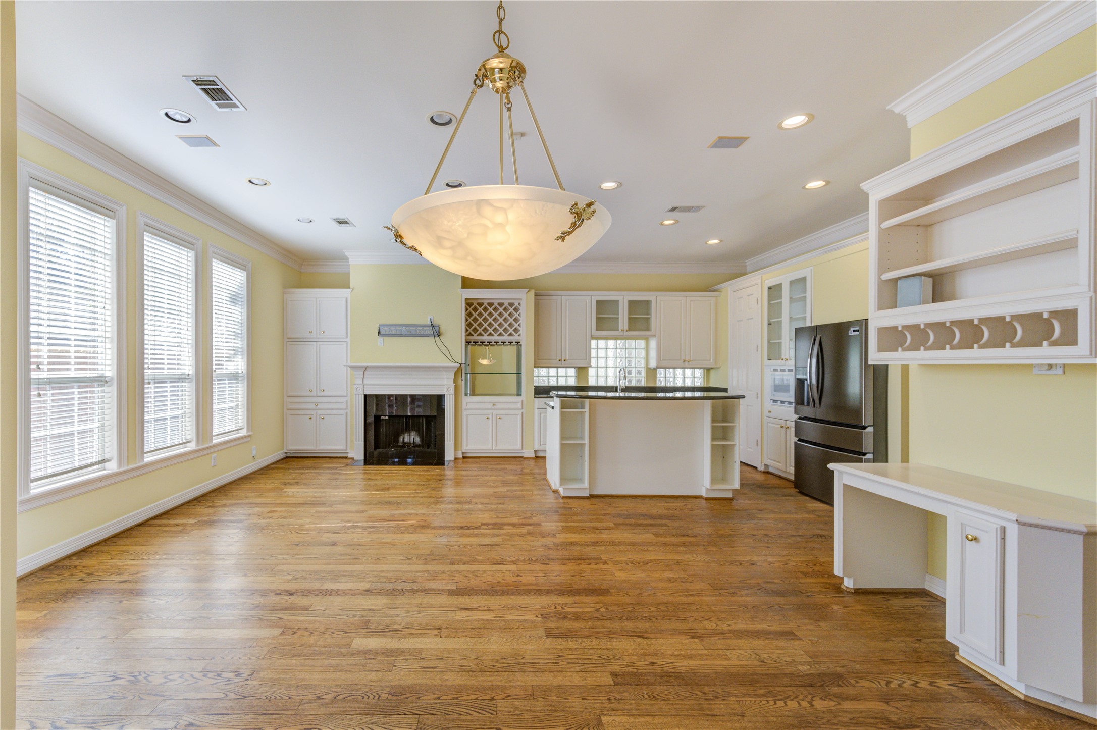 2124 Nantucket Drive, Unit B Houston, TX 77057 - Photo 11 of 35 The beautiful wood floors are continued all throughout the first floor.
