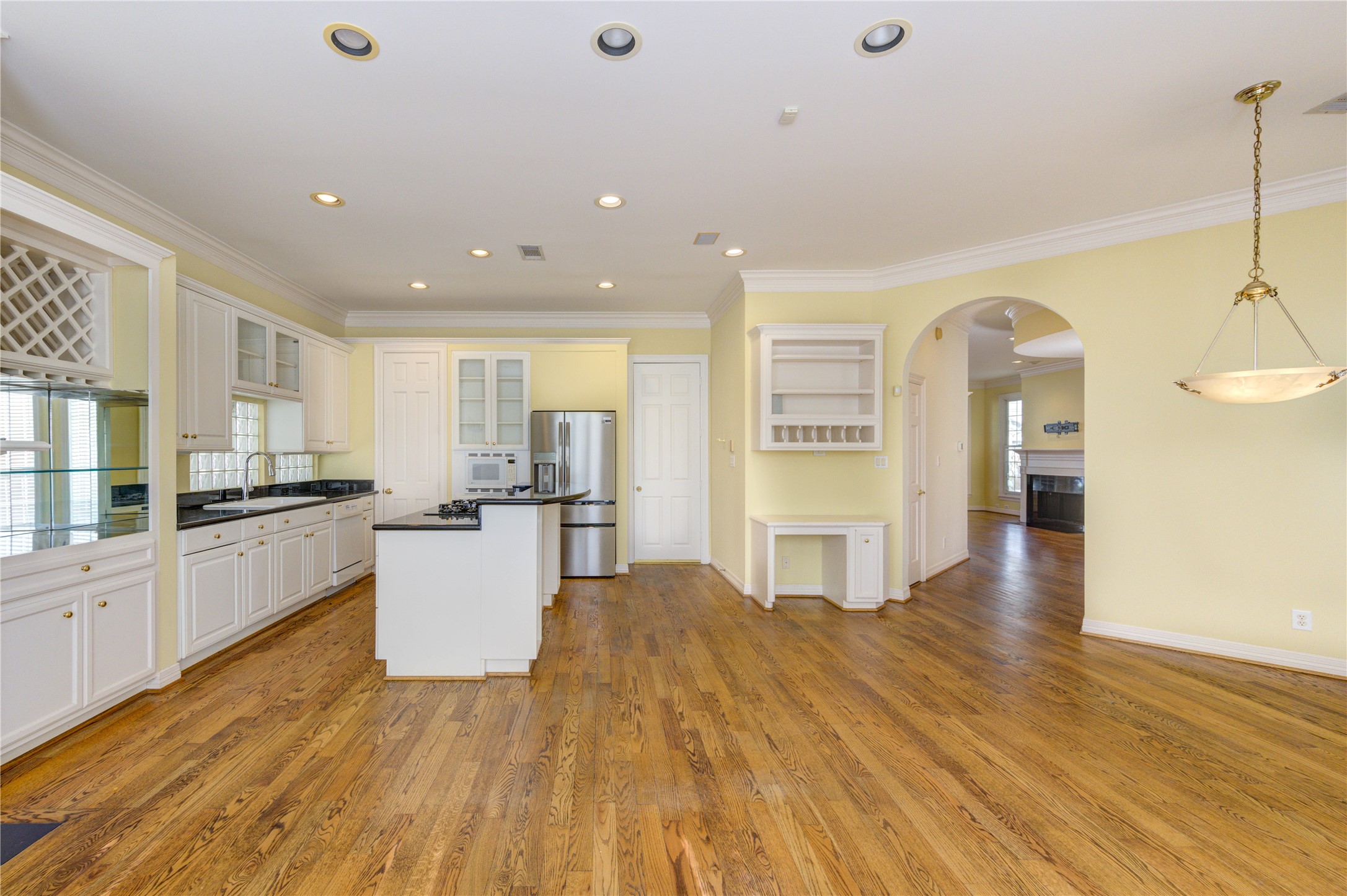 2124 Nantucket Drive, Unit B Houston, TX 77057 - Photo 13 of 35