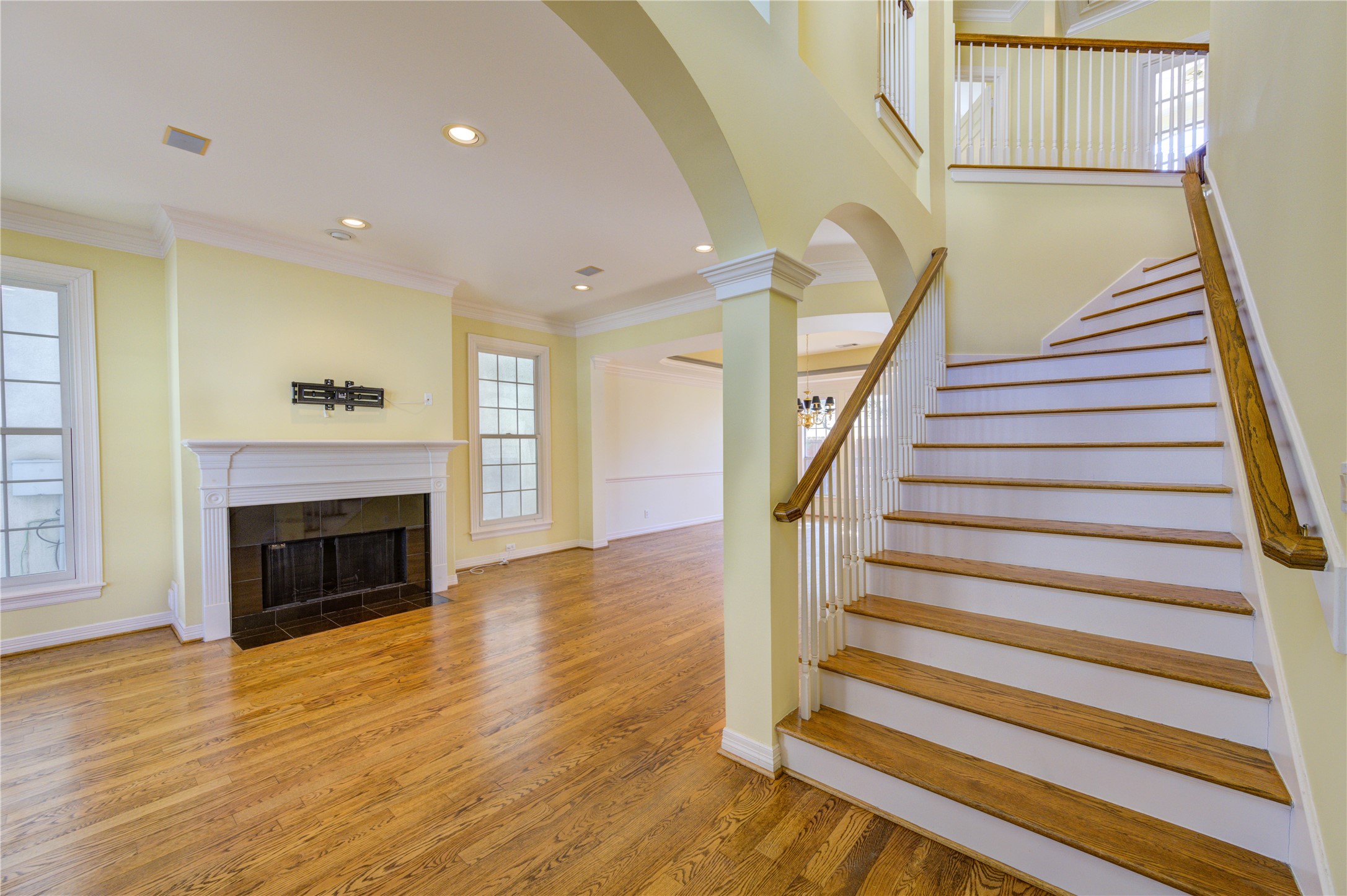 2124 Nantucket Drive, Unit B Houston, TX 77057 - Photo 17 of 35 Extra wide staircase makes it easy for moving furniture to the second floor